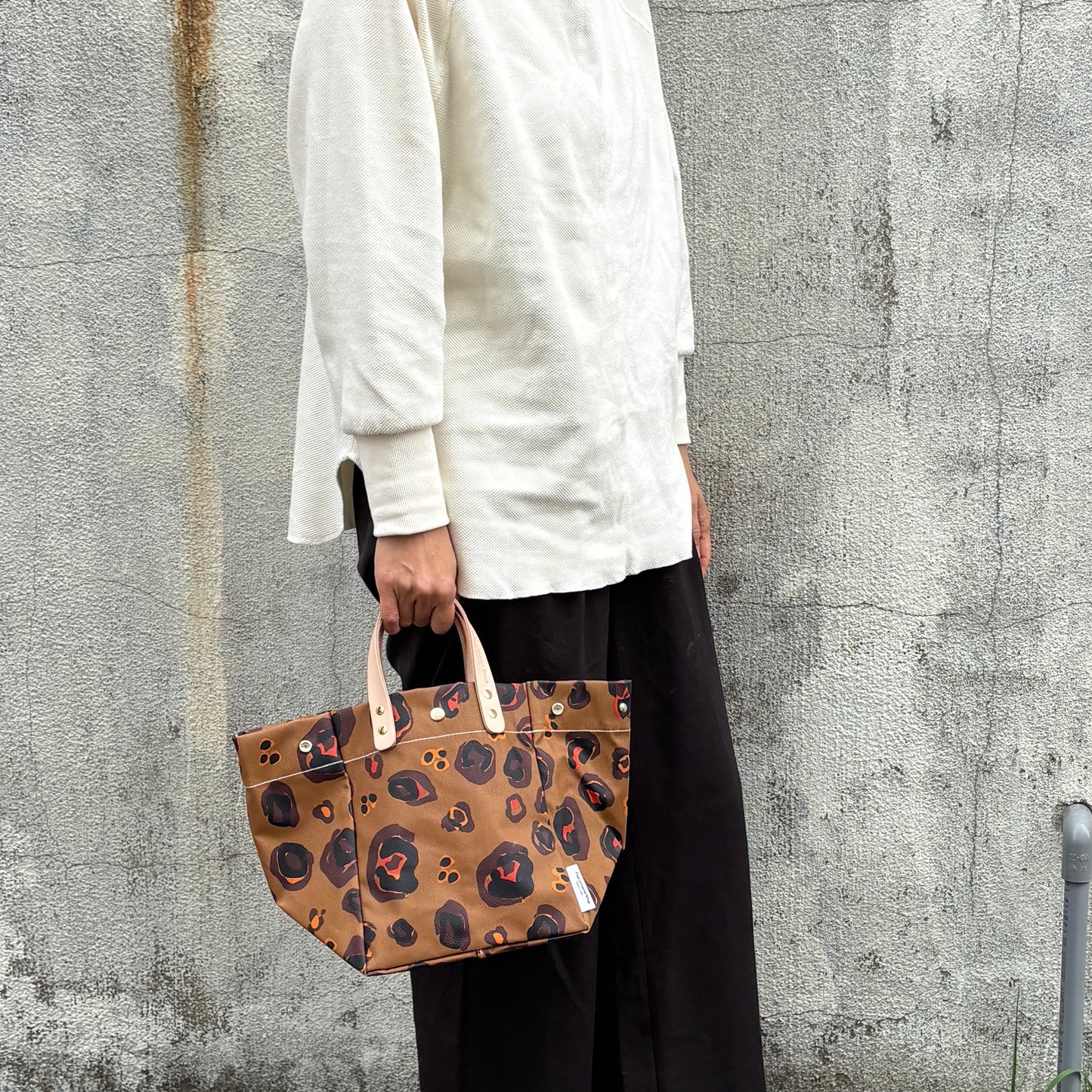 ラスト１）軽くて拭ける」Coated PVC（SQ）HOTSPOTS（MOCA）