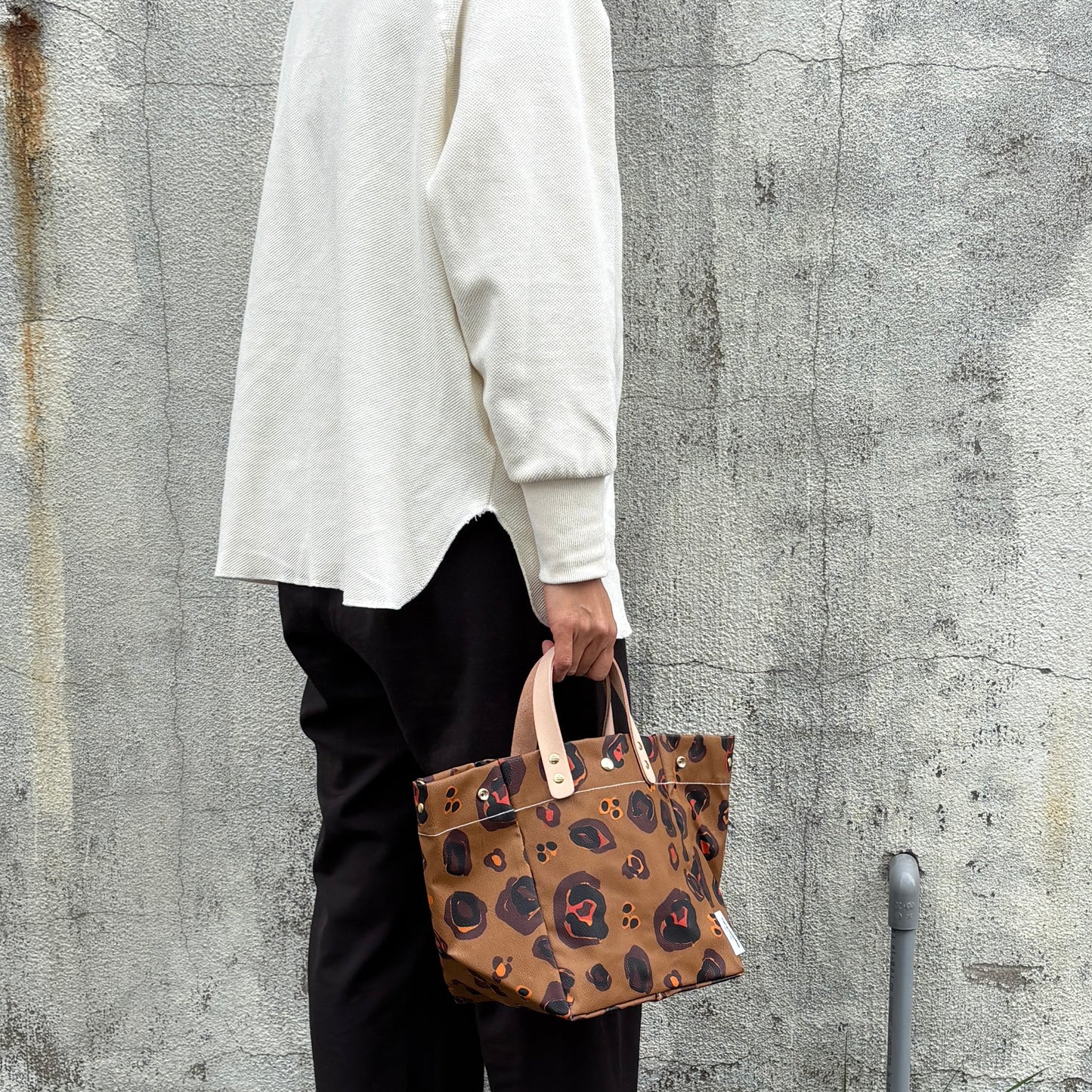 ラスト１）軽くて拭ける」Coated PVC（SQ）HOTSPOTS（MOCA）