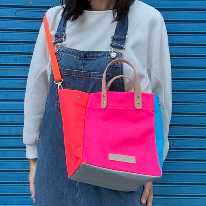 Comes with a multi-colored bag and a free pouch