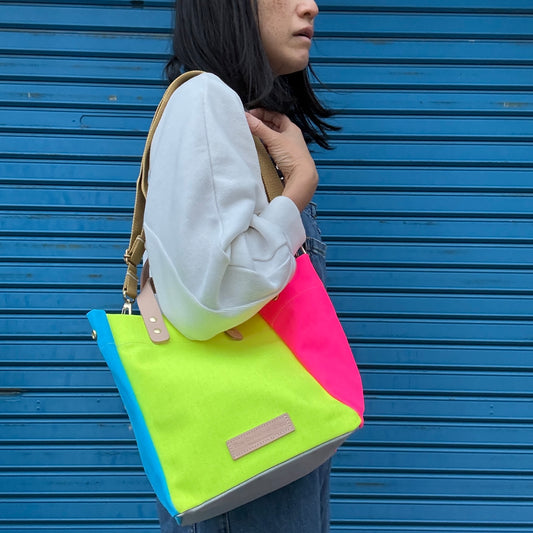 Comes with a multi-colored bag and a free pouch