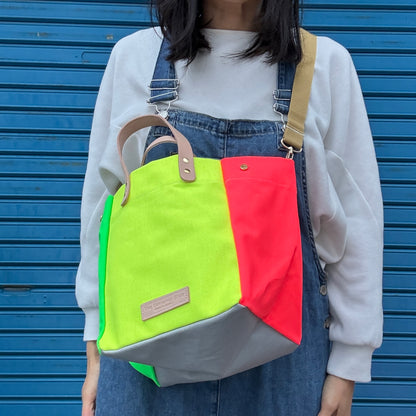 Comes with a multi-colored bag and a free pouch