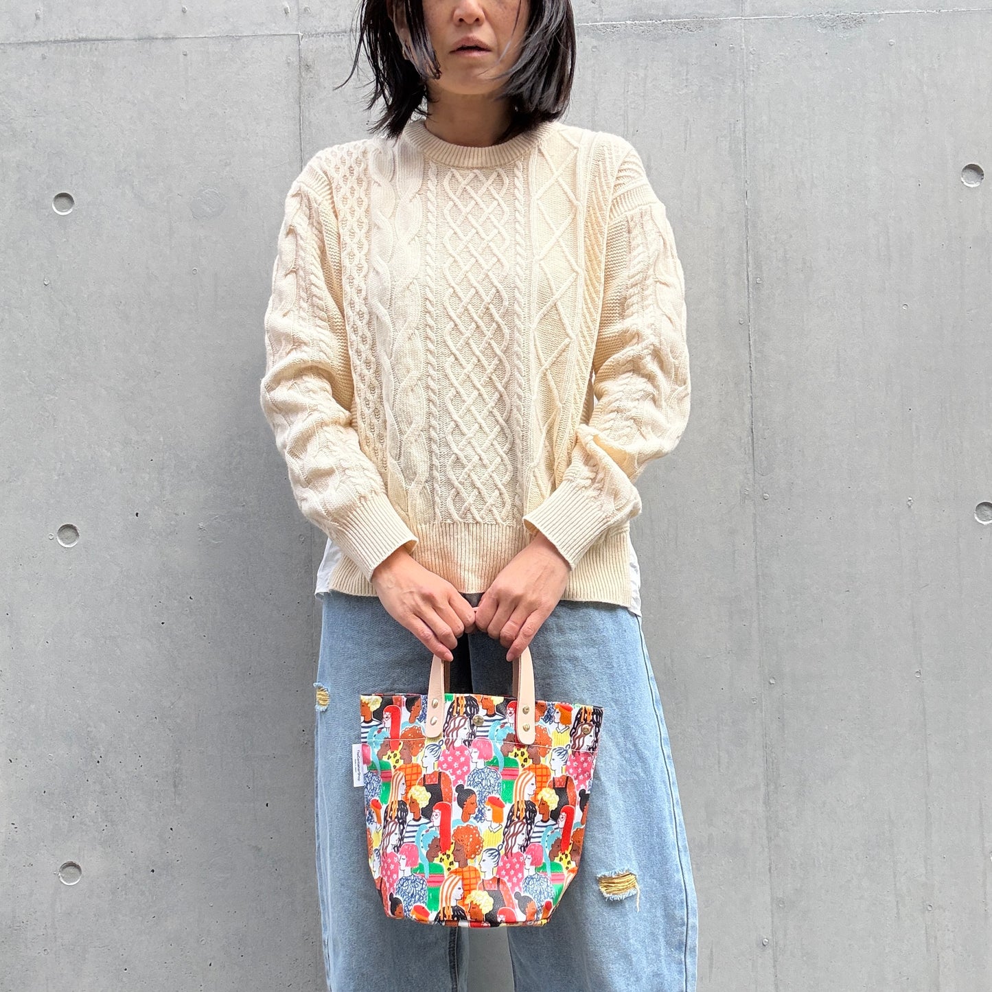 <Limited Quantity> "Lightweight and Easy to Wipe" Coated PVC (Round Bottom Bag) Strong Together