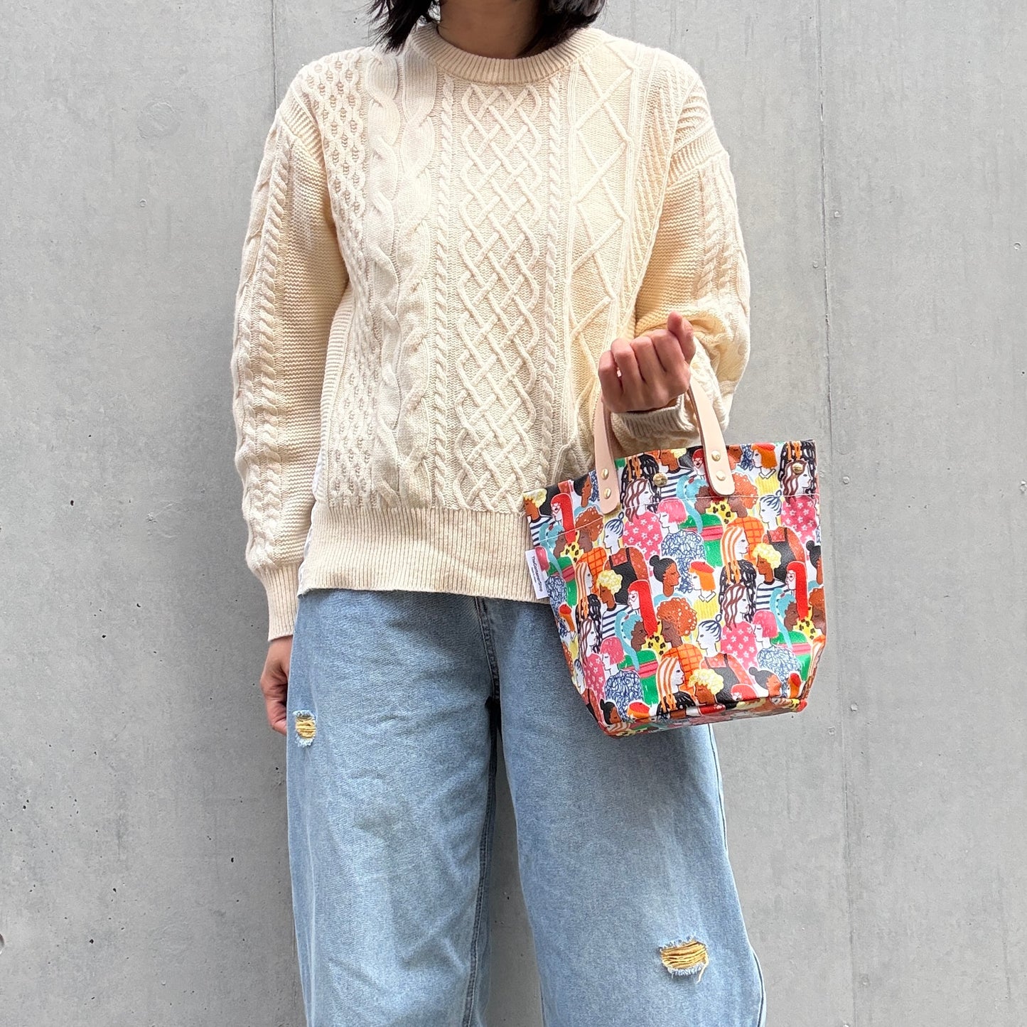 <Limited Quantity> "Lightweight and Easy to Wipe" Coated PVC (Round Bottom Bag) Strong Together