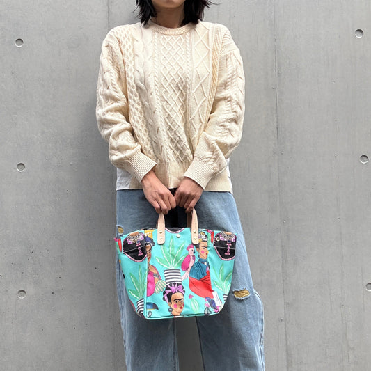 4月上旬発送＜数量限定＞「軽くて拭ける」Coated PVC（SQ）Frida con la Plums