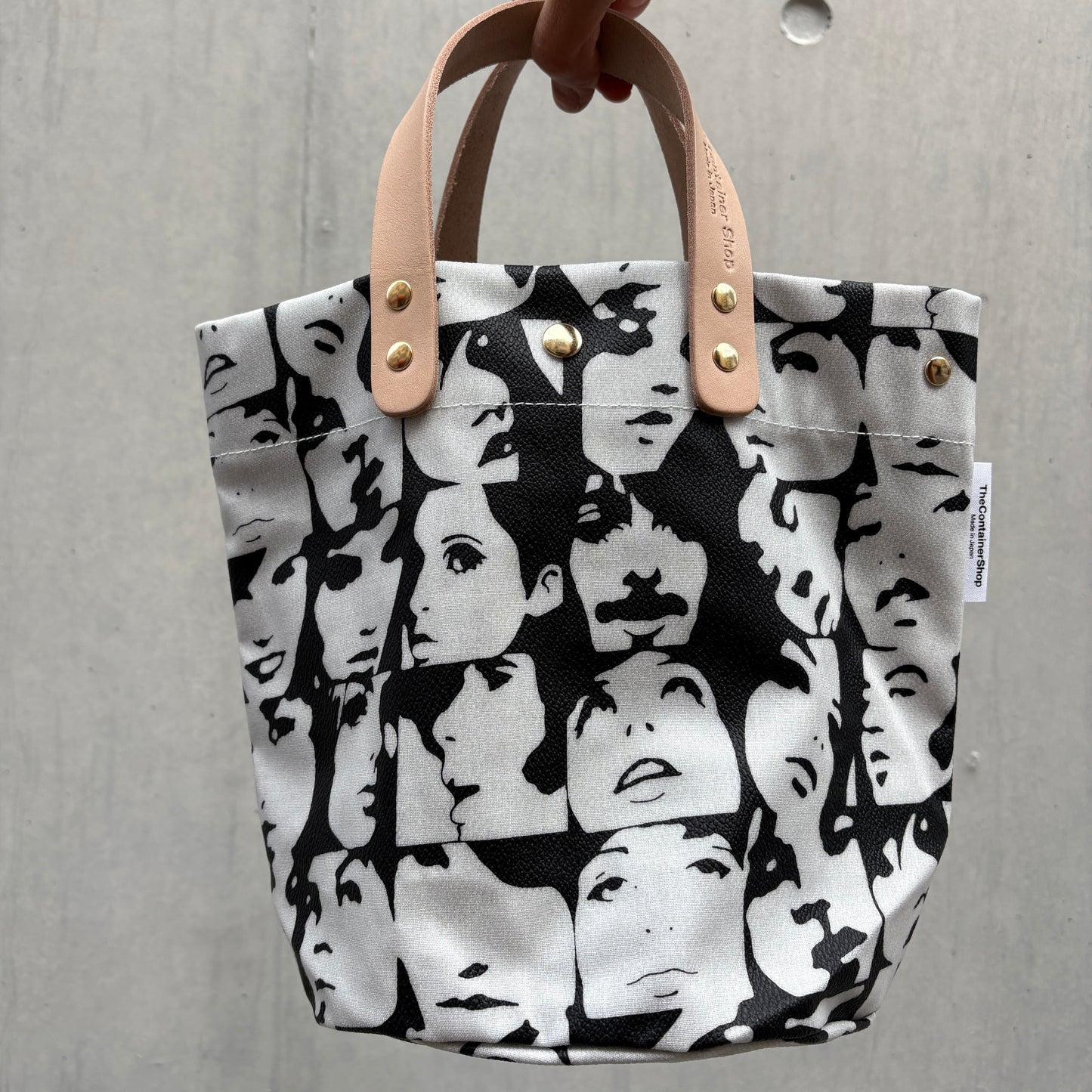 <Limited Quantity> "Lightweight and Wipeable" Coated PVC (Round Bottom Bag) INCROWD