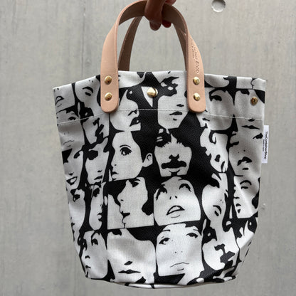 <Limited Quantity> "Lightweight and Wipeable" Coated PVC (Round Bottom Bag) INCROWD