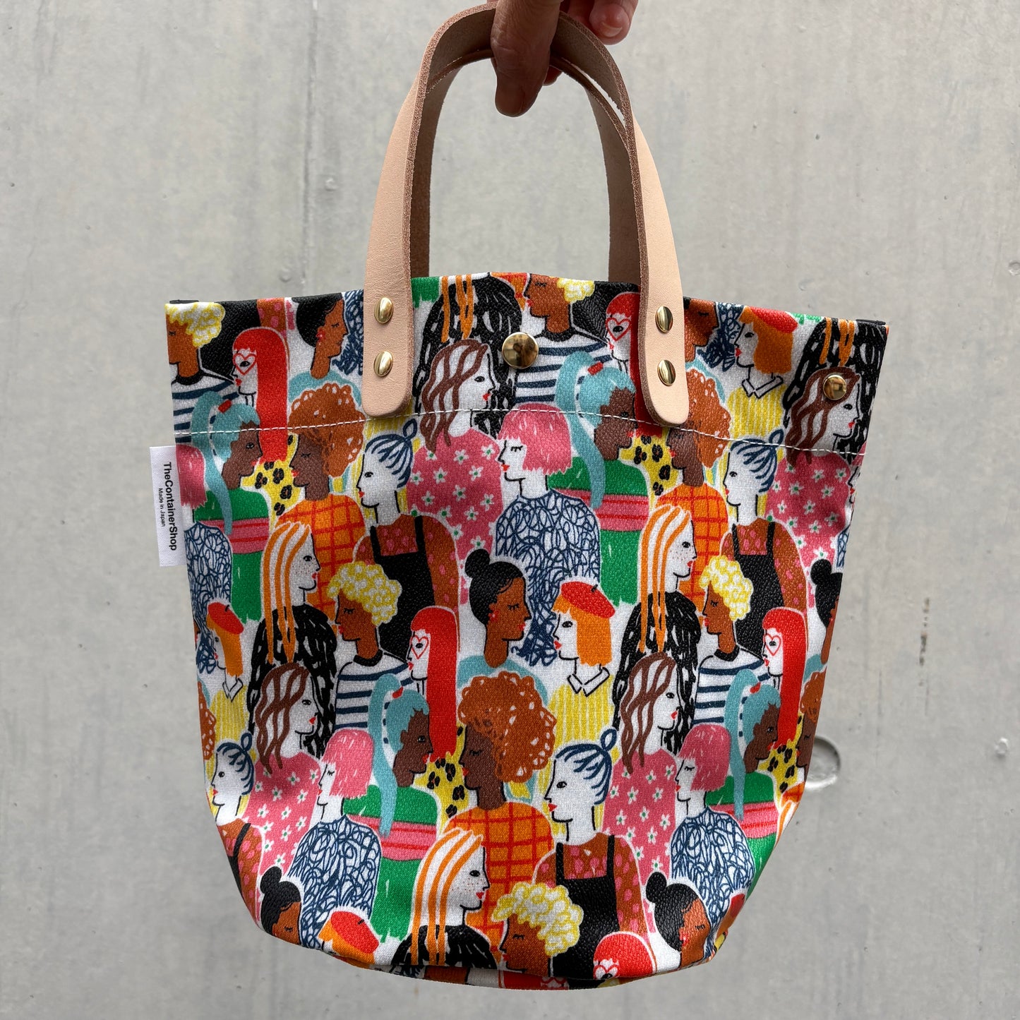 <Limited Quantity> "Lightweight and Easy to Wipe" Coated PVC (Round Bottom Bag) Strong Together