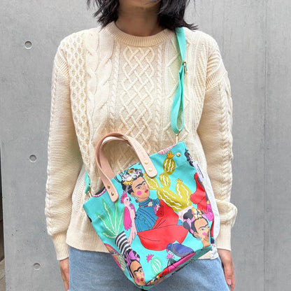 4月中旬発送＜数量限定＞「軽くて拭ける」Coated PVC（丸底バッグ）Frida con la Plums