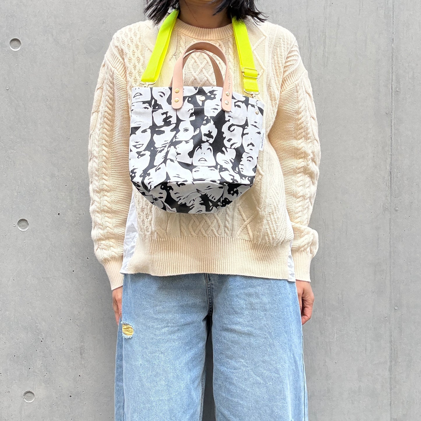 <Limited Quantity> "Lightweight and Wipeable" Coated PVC (Round Bottom Bag) INCROWD