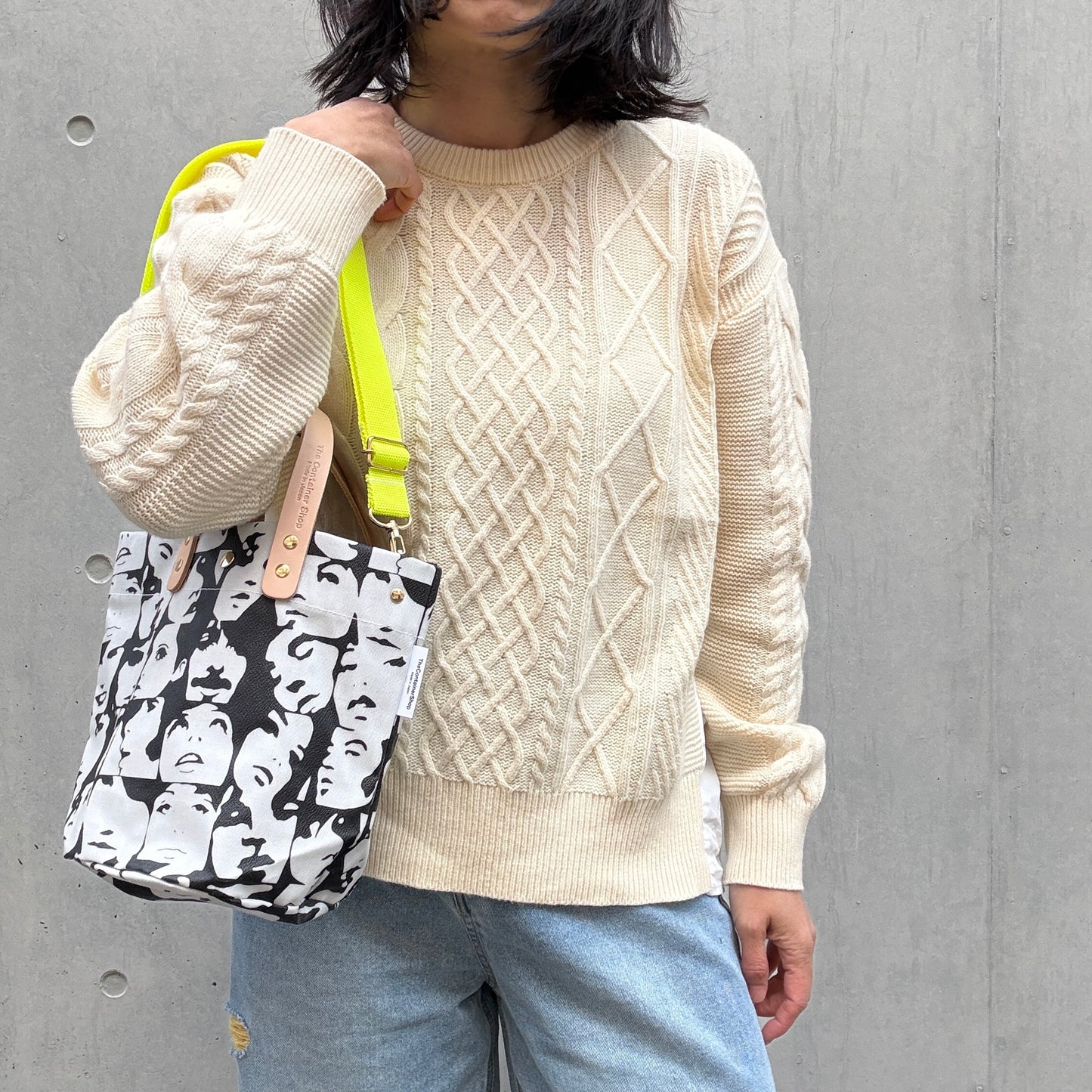 <Limited Quantity> "Lightweight and Wipeable" Coated PVC (Round Bottom Bag) INCROWD