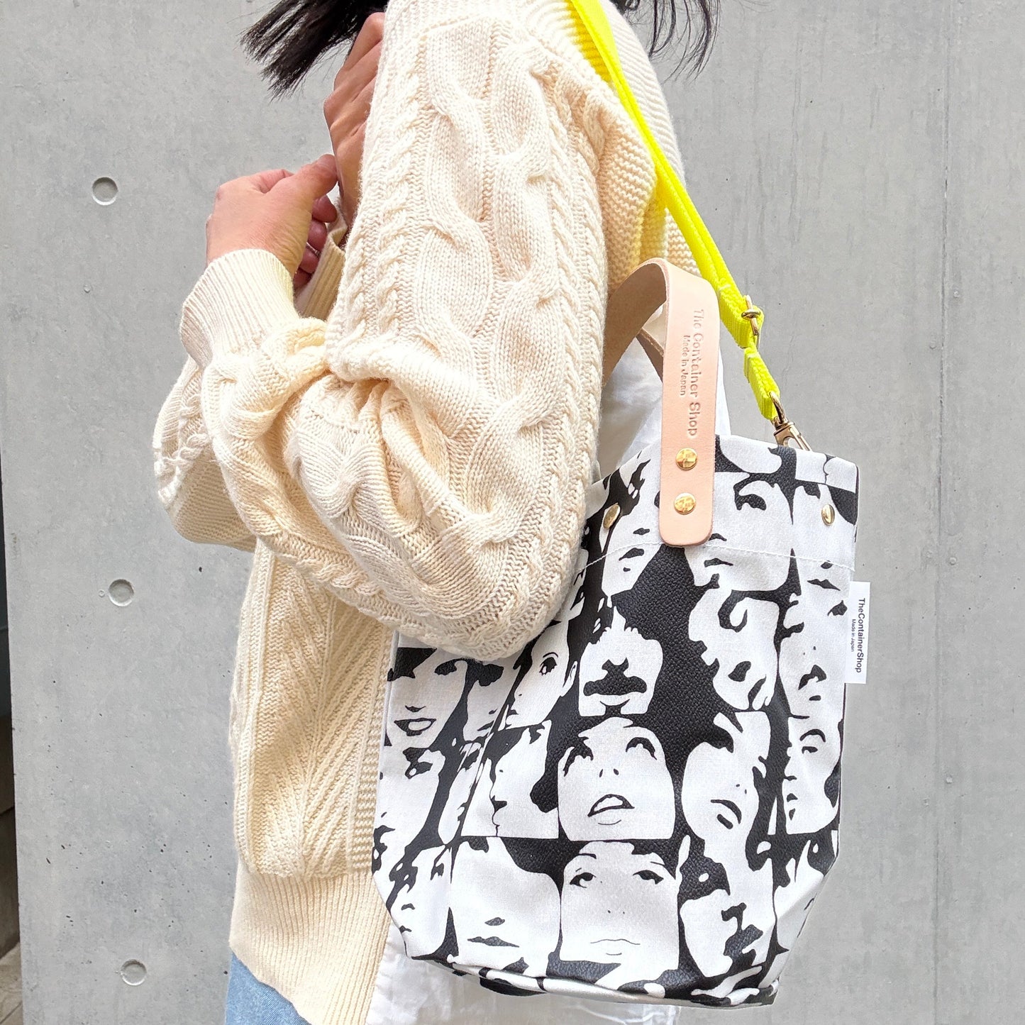 <Limited Quantity> "Lightweight and Wipeable" Coated PVC (Round Bottom Bag) INCROWD