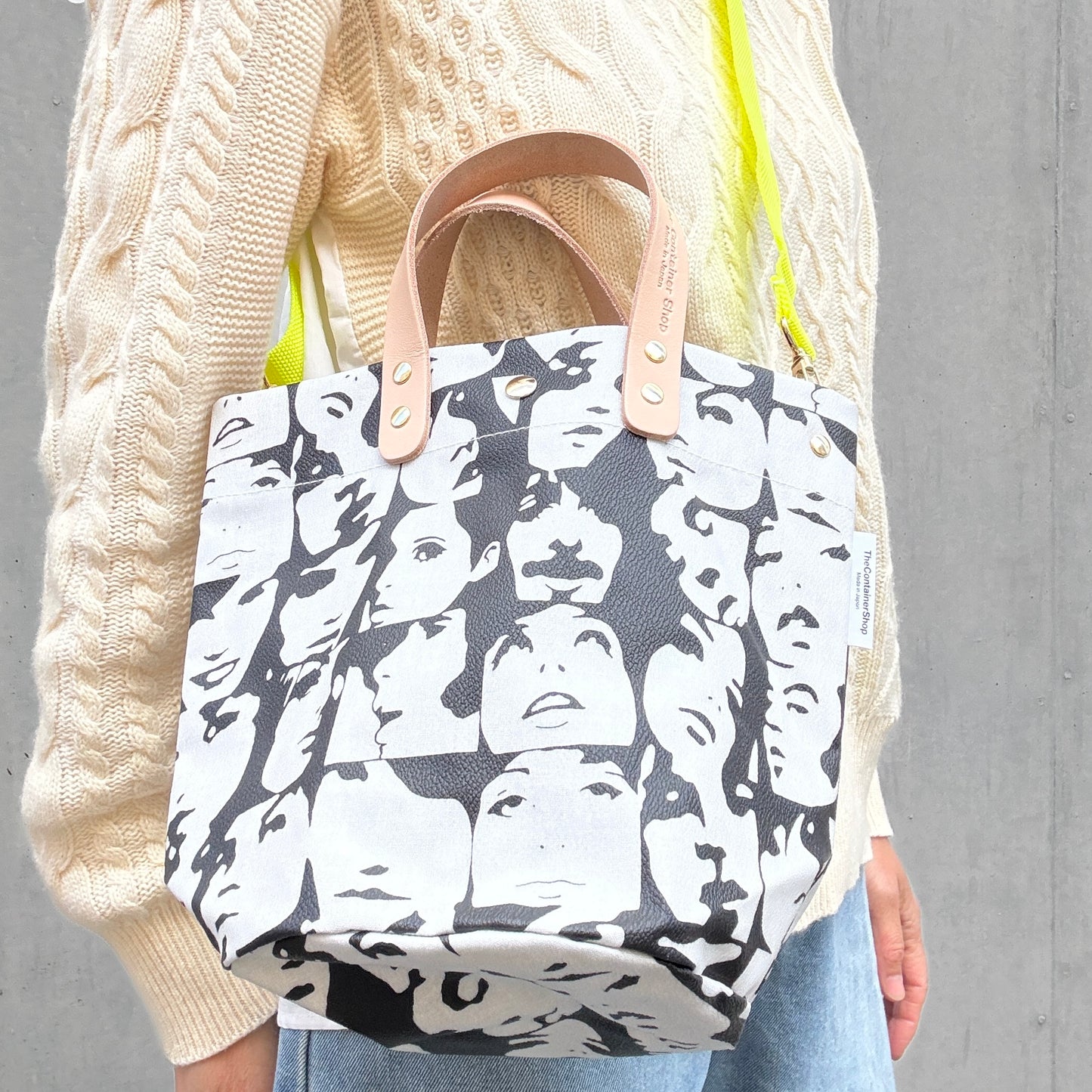 <Limited Quantity> "Lightweight and Wipeable" Coated PVC (Round Bottom Bag) INCROWD