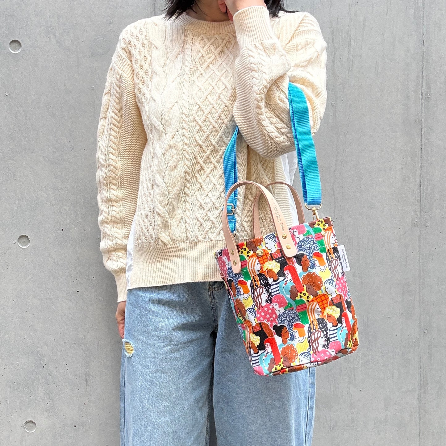 <Limited Quantity> "Lightweight and Easy to Wipe" Coated PVC (Round Bottom Bag) Strong Together