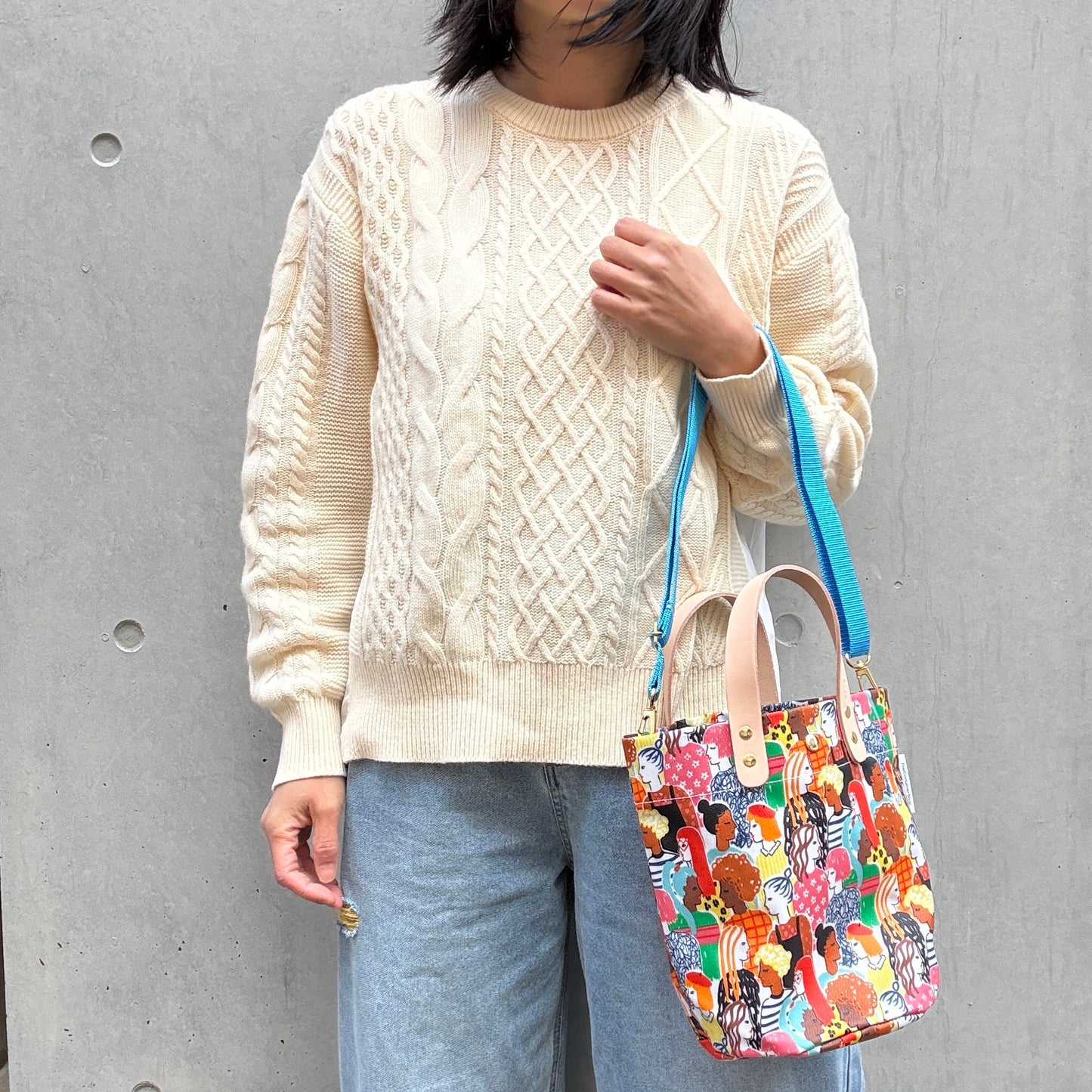 <Limited Quantity> "Lightweight and Easy to Wipe" Coated PVC (Round Bottom Bag) Strong Together