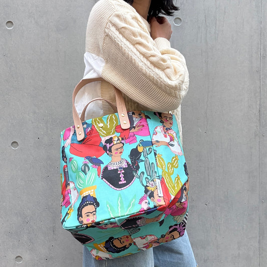 ＜数量限定＞「軽くて拭ける」Coated PVC（SQL）Frida con la Plums