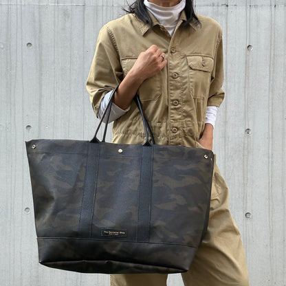 ＜先行発売＞「軽くて拭ける」Coated PVC Camouflage（トートXL）