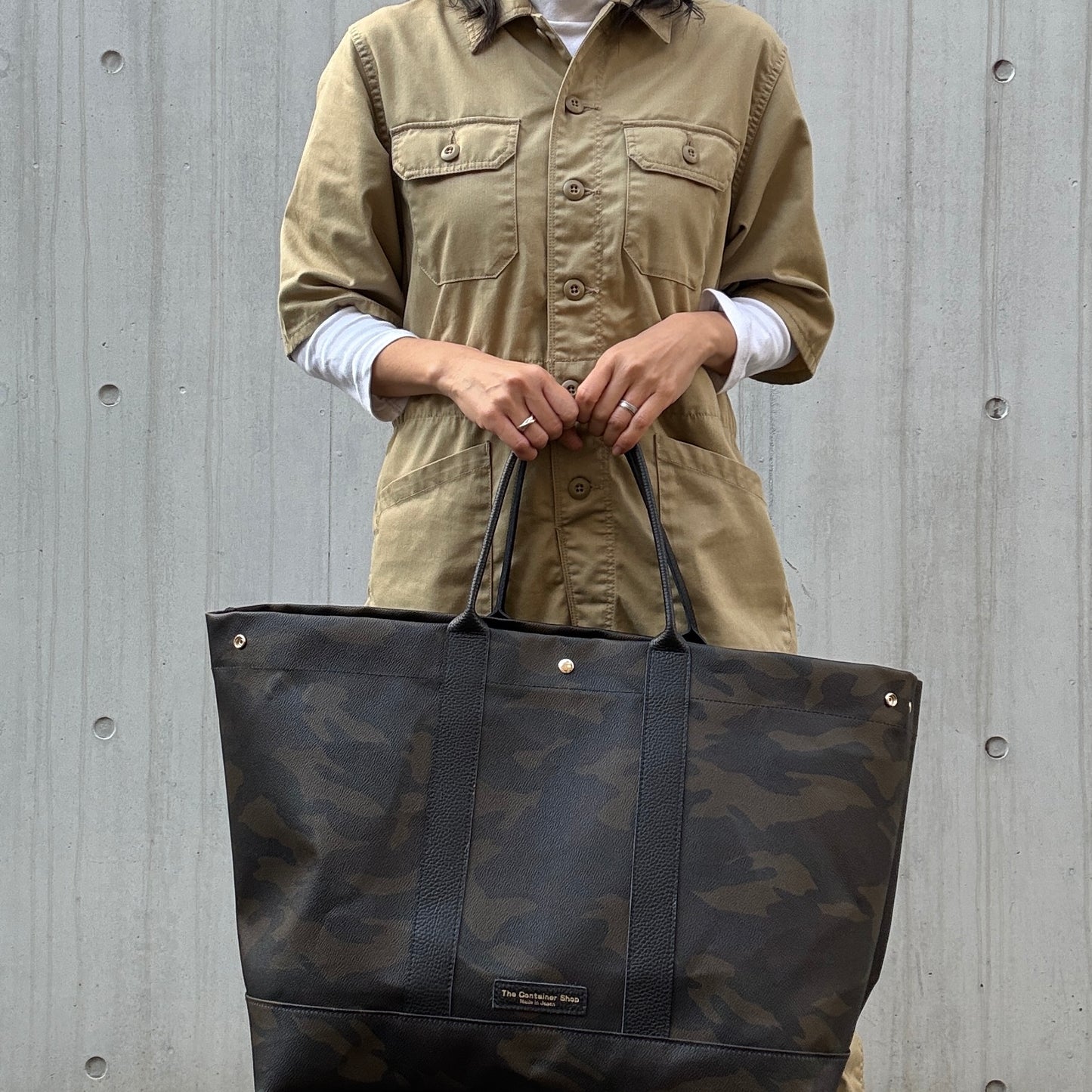 ＜先行発売＞「軽くて拭ける」Coated PVC Camouflage（トートXL）