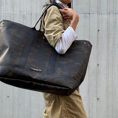 ＜先行発売＞「軽くて拭ける」Coated PVC Camouflage（トートXL）