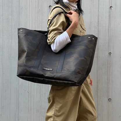 ＜先行発売＞「軽くて拭ける」Coated PVC Camouflage（トートXL）