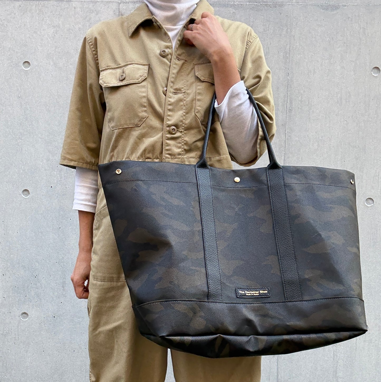 ＜先行発売＞「軽くて拭ける」Coated PVC Camouflage（トートXL）