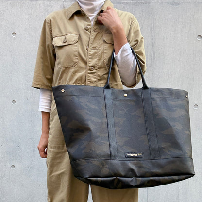 ＜先行発売＞「軽くて拭ける」Coated PVC Camouflage（トートXL）