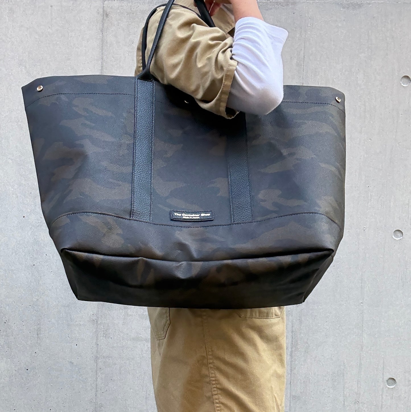 ＜先行発売＞「軽くて拭ける」Coated PVC Camouflage（トートXL）