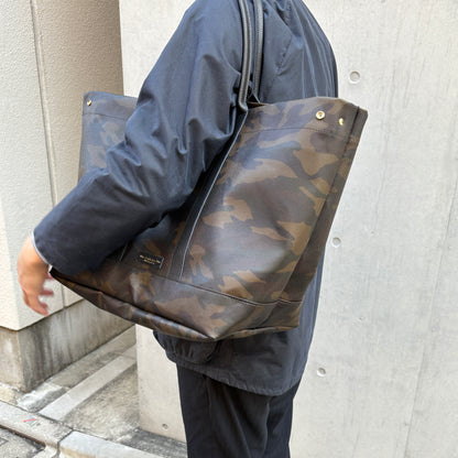 ＜先行発売＞「軽くて拭ける」Coated PVC Camouflage（トートXL）