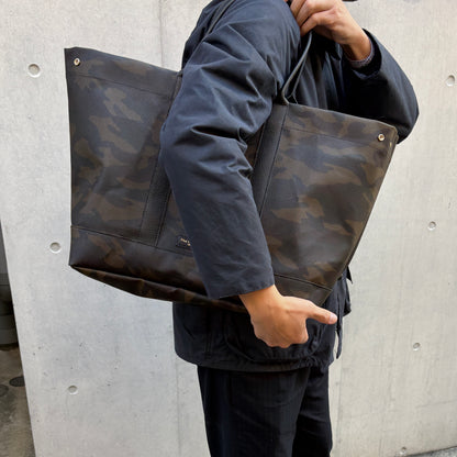 ＜先行発売＞「軽くて拭ける」Coated PVC Camouflage（トートXL）