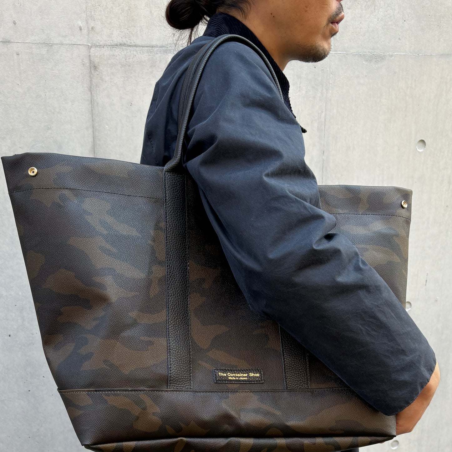 ＜先行発売＞「軽くて拭ける」Coated PVC Camouflage（トートXL）