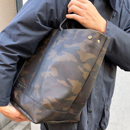 ＜先行発売＞「軽くて拭ける」Coated PVC Camouflage（トートXL）