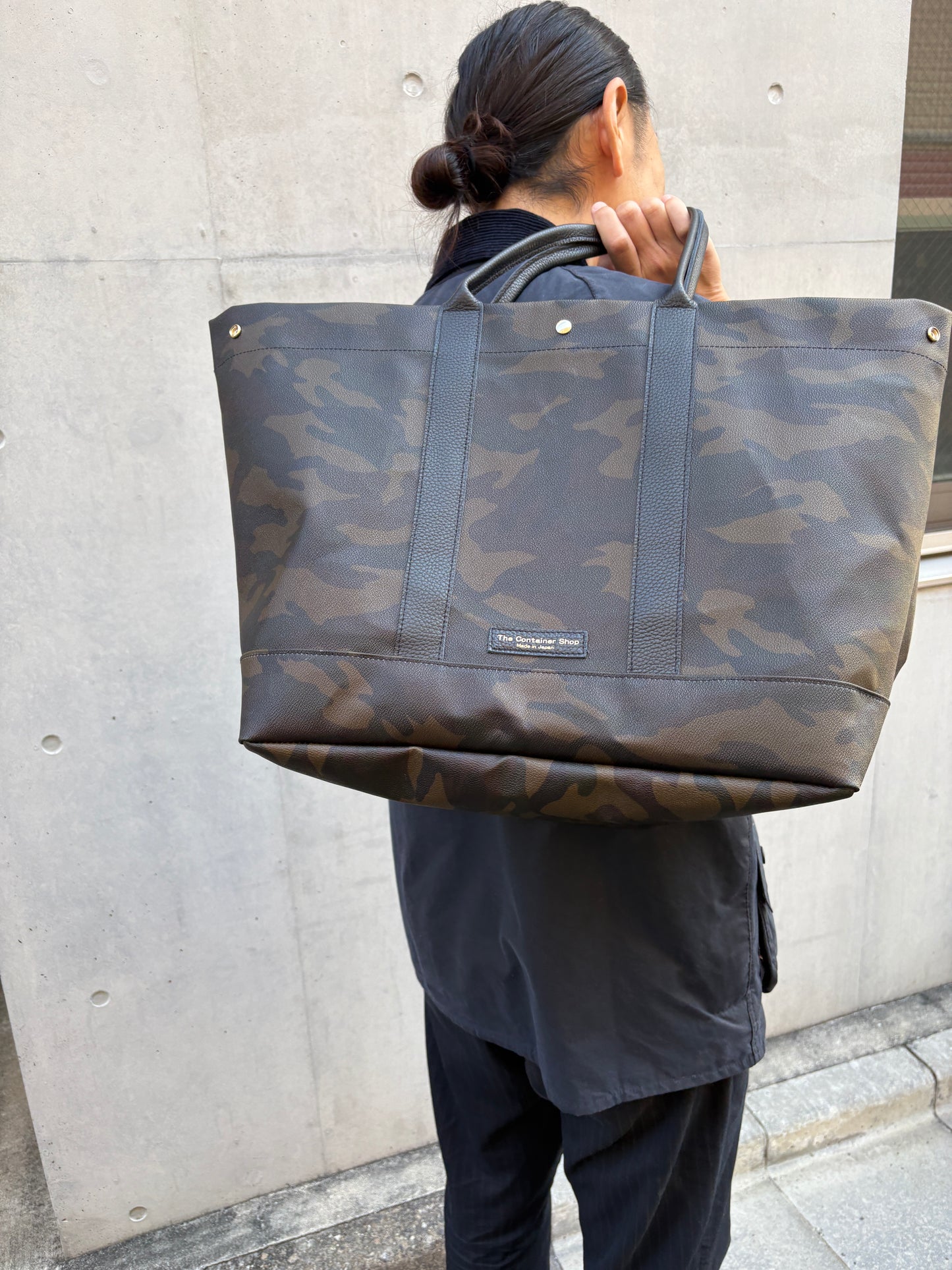 ＜先行発売＞「軽くて拭ける」Coated PVC Camouflage（トートXL）