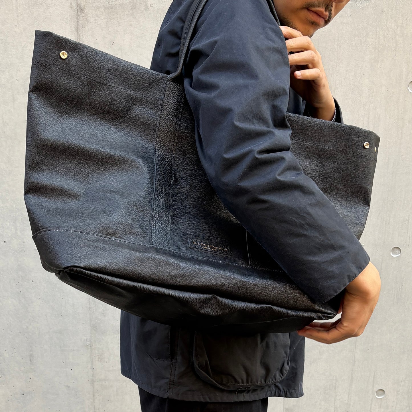 ＜先行発売＞「軽くて拭ける」Coated PVC Camouflage（トートXL）