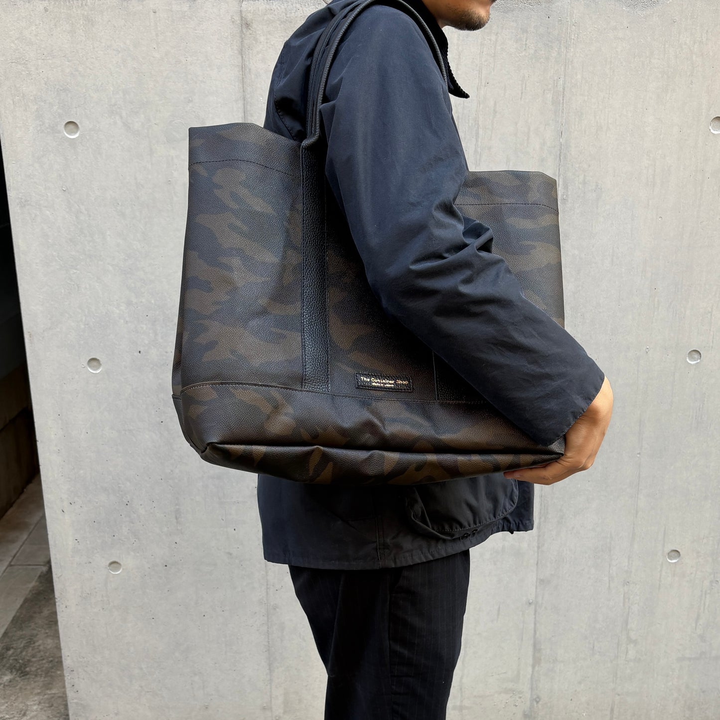 ＜先行発売＞「軽くて拭ける」Coated PVC Camouflage（トートXL）