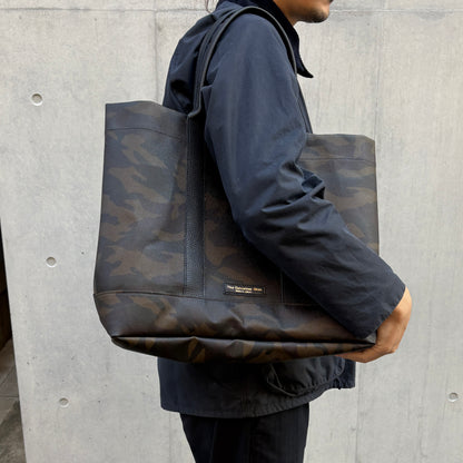 ＜先行発売＞「軽くて拭ける」Coated PVC Camouflage（トートXL）