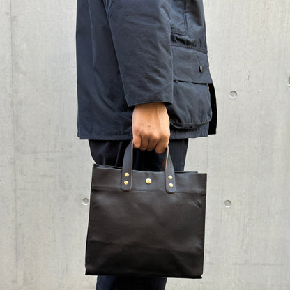 "Lightweight and easy to wipe" Coated PVC (Rectangle S) MILK TEA