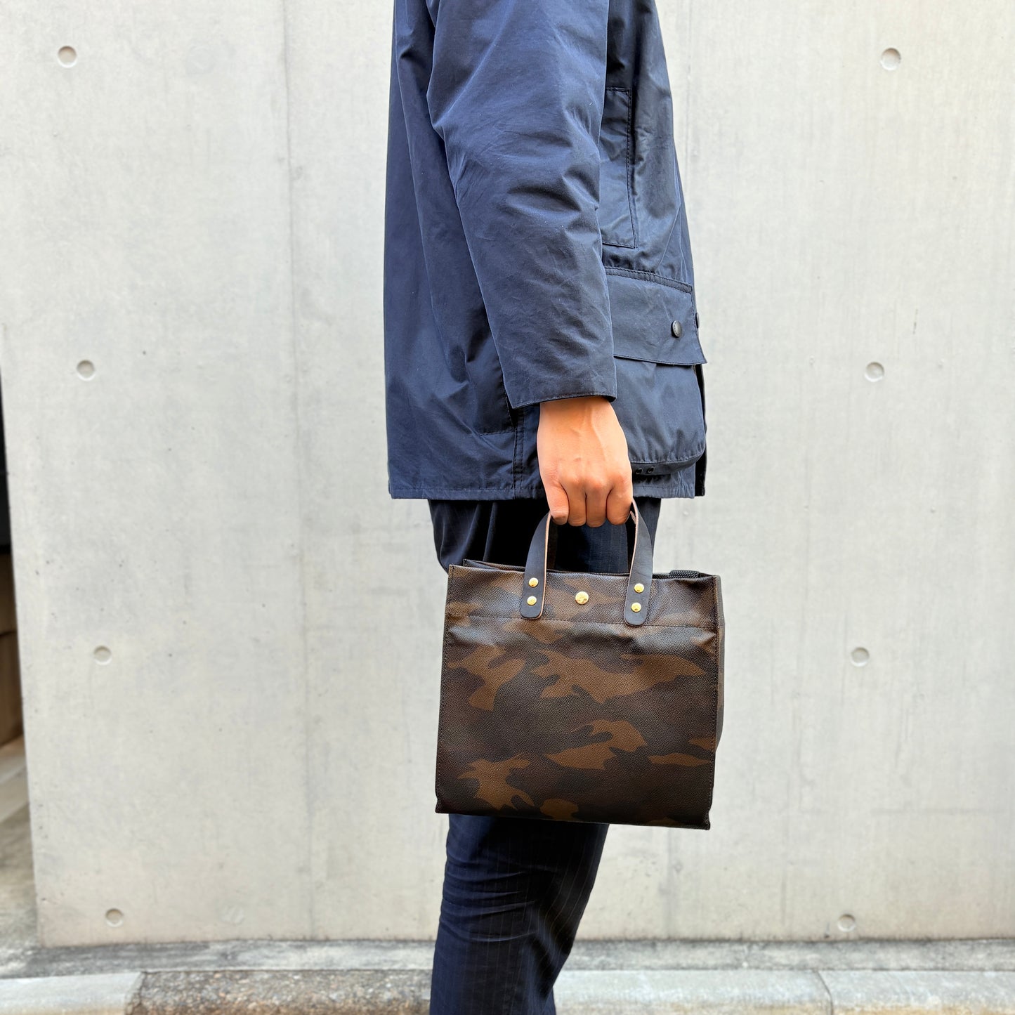 "Lightweight and easy to wipe" Coated PVC (Rectangle S) MILK TEA