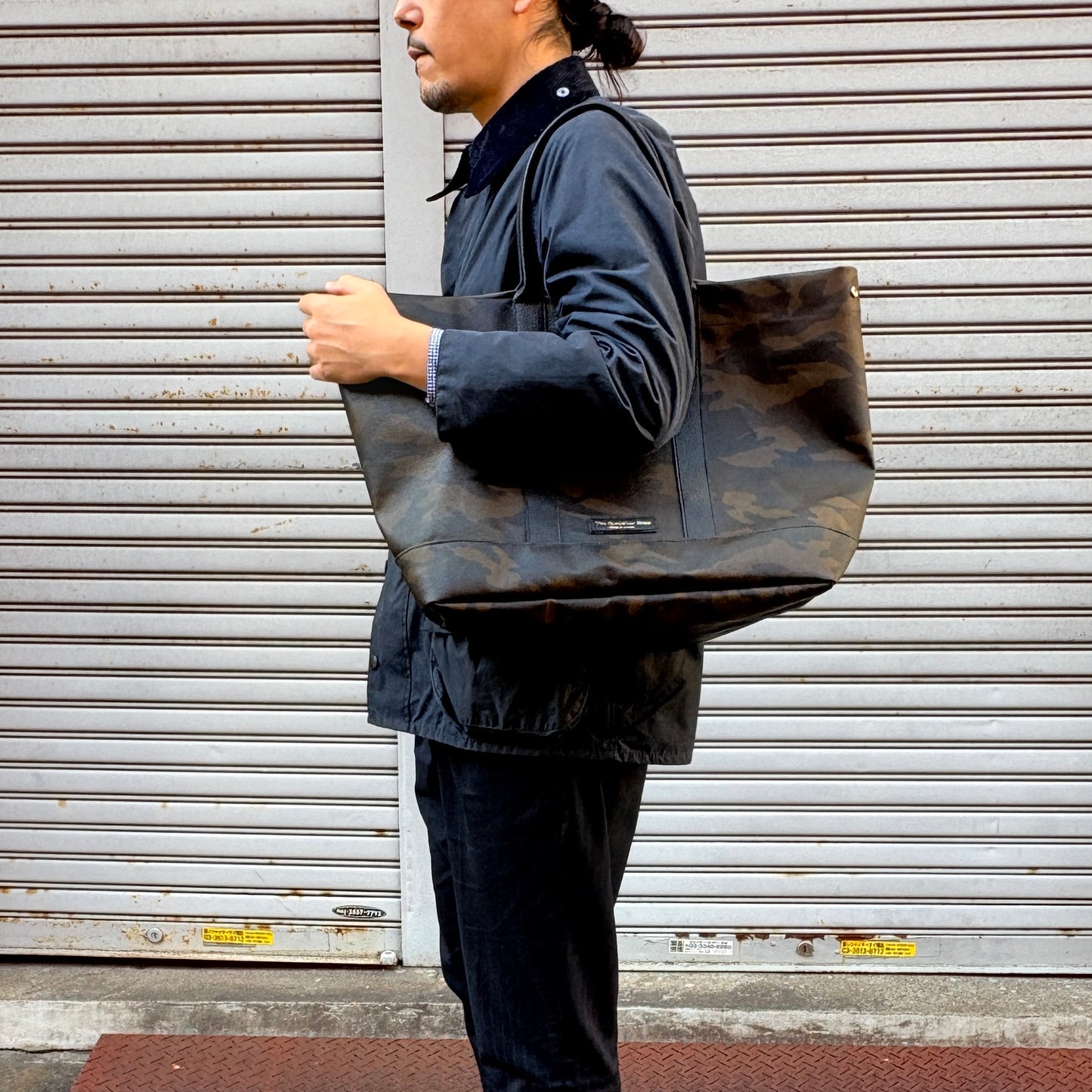 ＜先行発売＞「軽くて拭ける」Coated PVC Camouflage（トートXL）