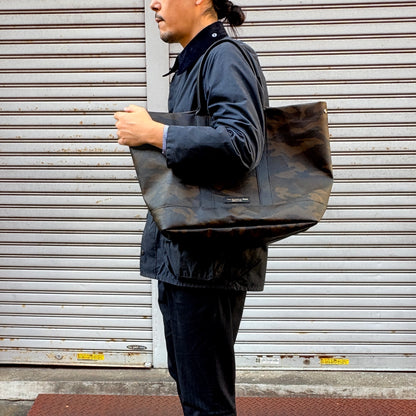 ＜先行発売＞「軽くて拭ける」Coated PVC Camouflage（トートXL）
