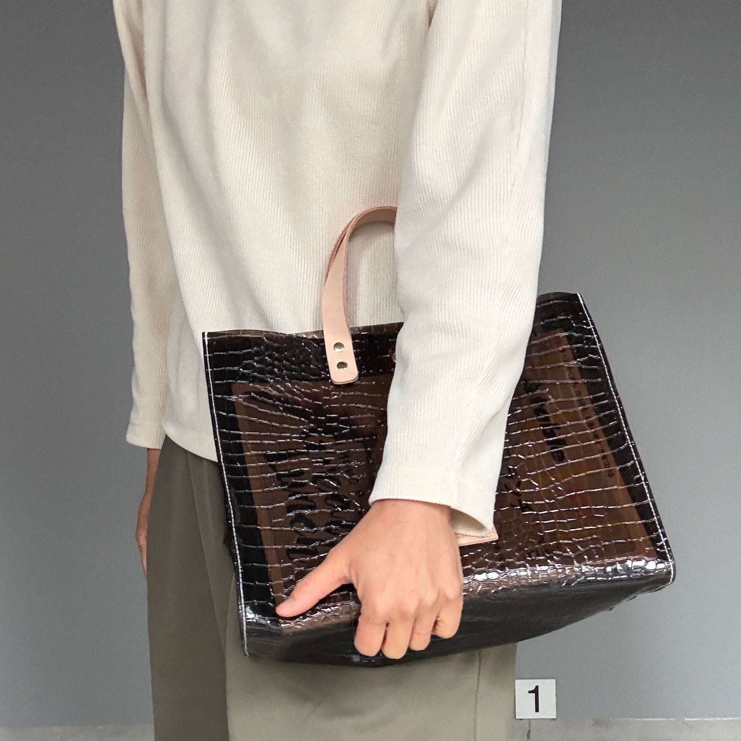 7月下旬発送Colored PVC(LeatherHandle)Tote L/🐊 Crocodile Dark Brown