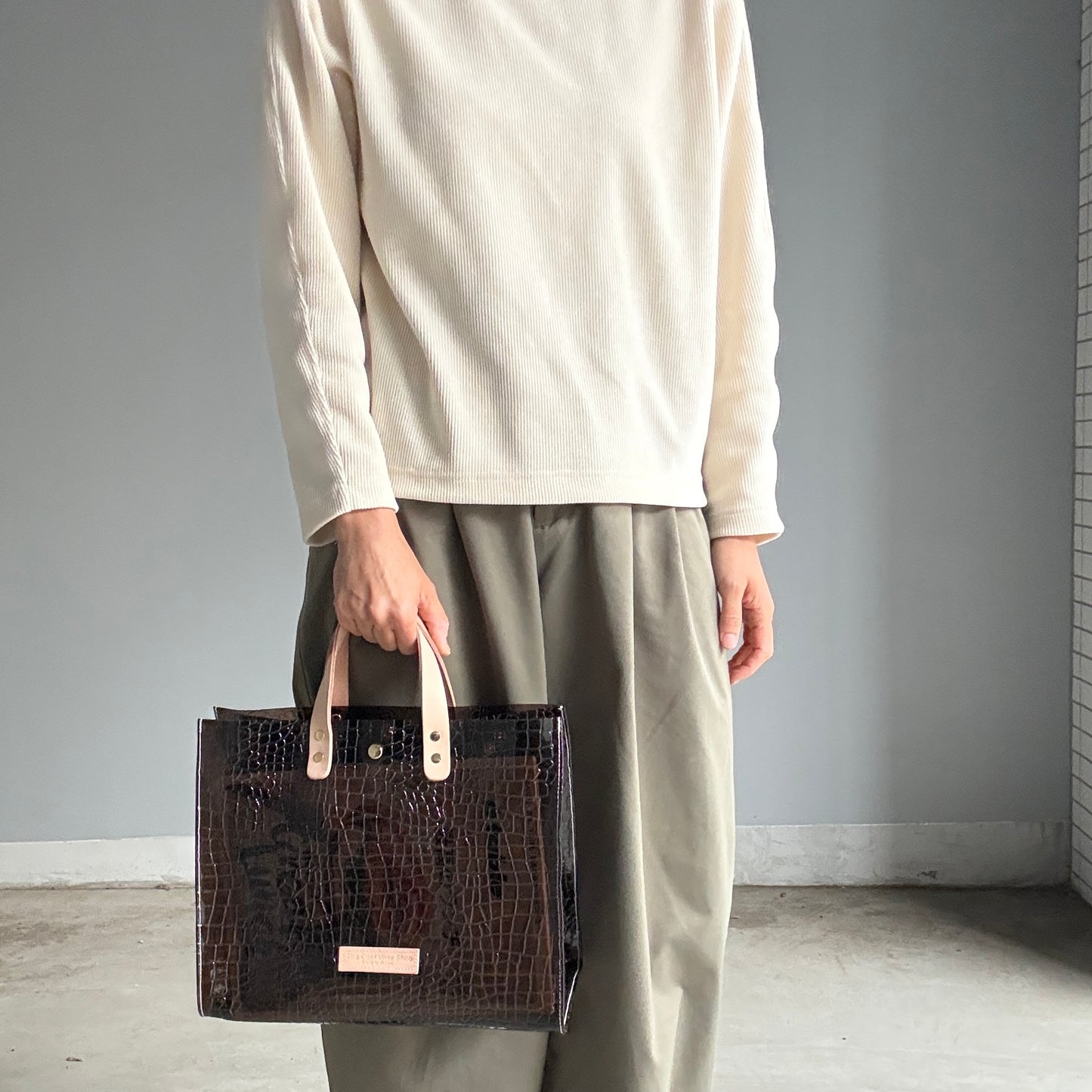 7月下旬発送Colored PVC(LeatherHandle)Tote L/🐊 Crocodile Dark Brown
