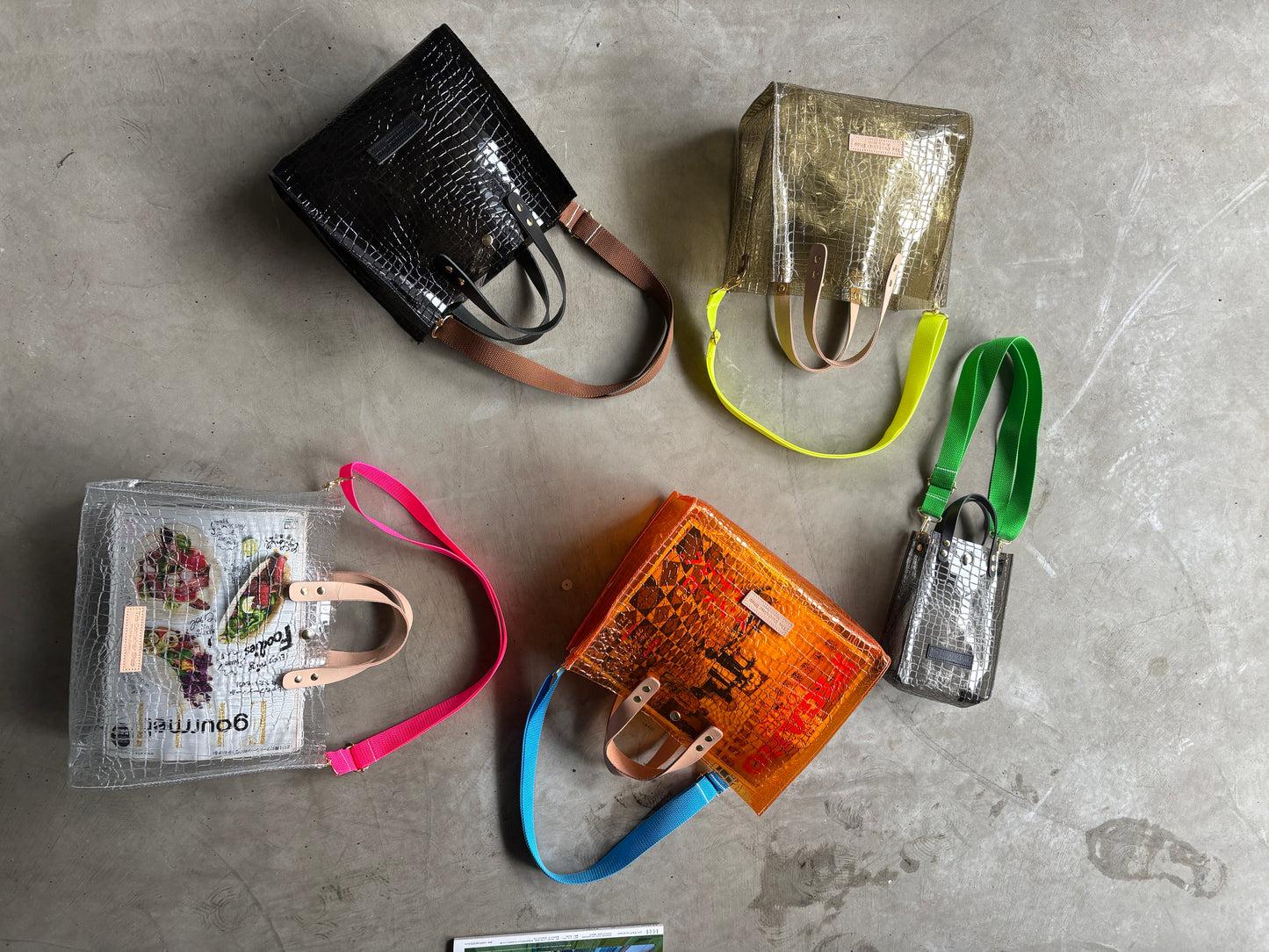 残りわずか）＜新色＞Colored PVC(LeatherHandle)Pochette/🐊Crocodile TOMEI