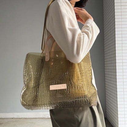 7月上旬発送＜新色＞Colored PVC(LeatherHandle)Tote L/ 🐊Crocodile Kahki Brown
