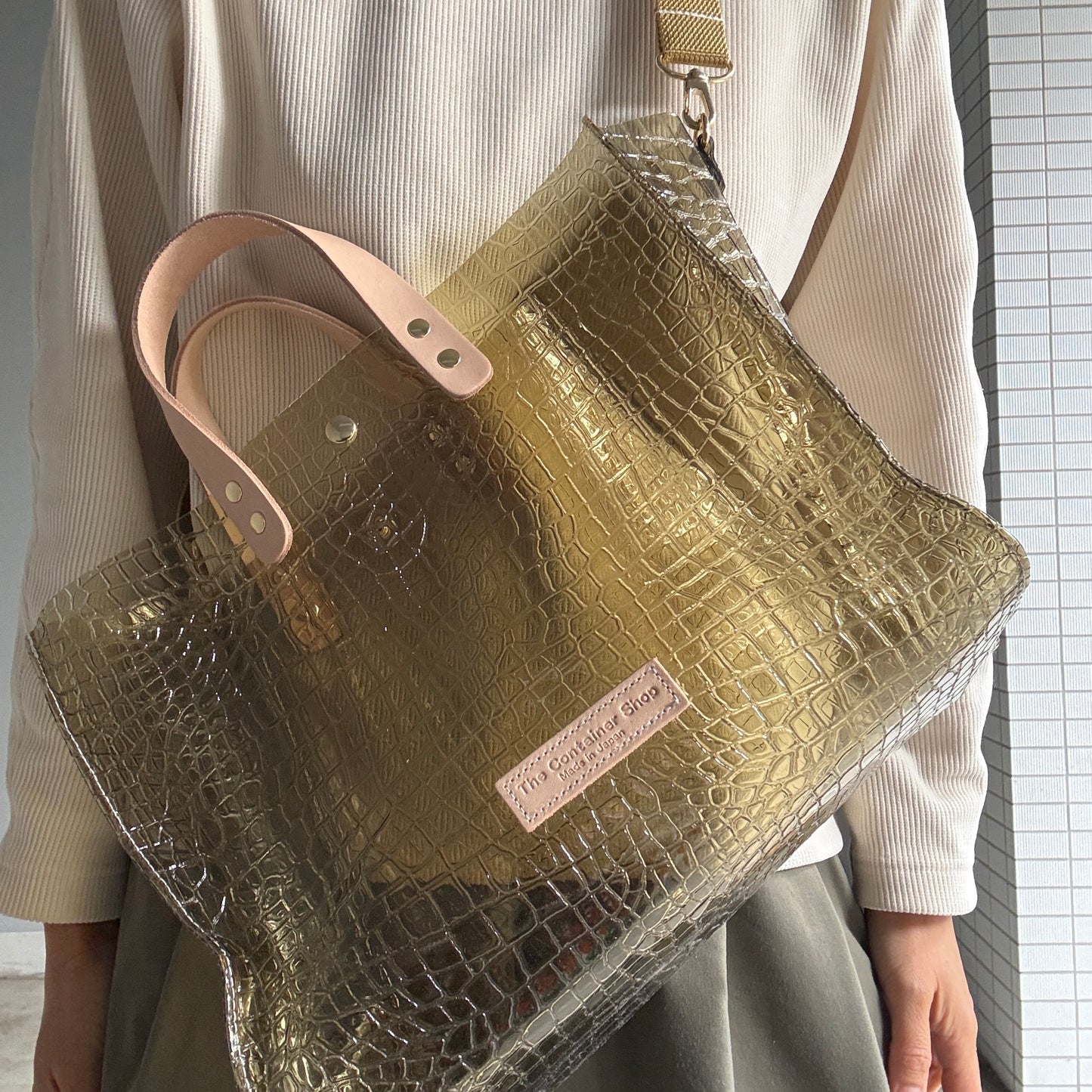7月上旬発送＜新色＞Colored PVC(LeatherHandle)Tote L/ 🐊Crocodile Kahki Brown