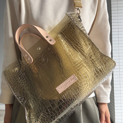 7月上旬発送＜新色＞Colored PVC(LeatherHandle)Tote L/ 🐊Crocodile Kahki Brown
