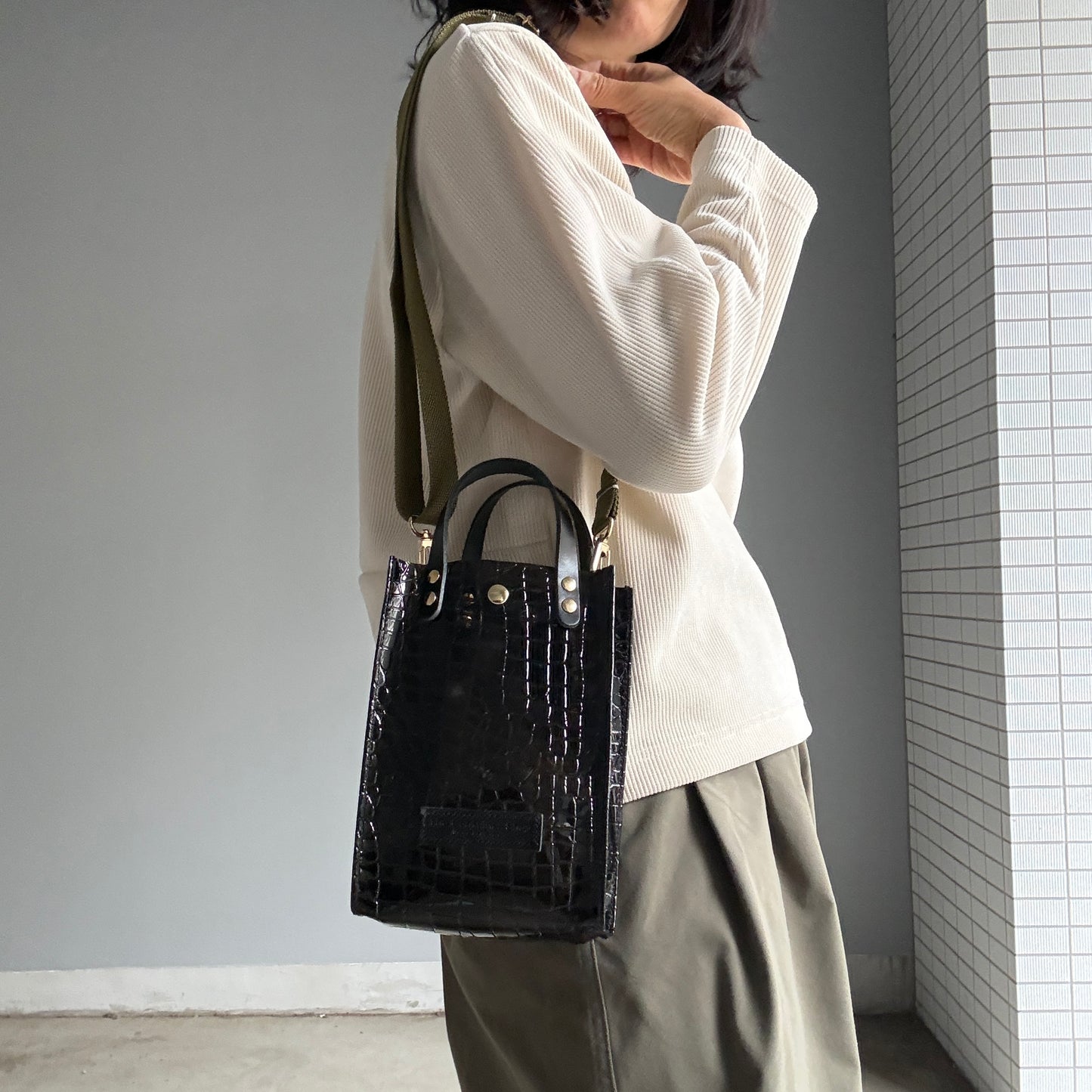 Colored PVC (Leather Handle) Pochette / 🐊 Crocodile Black