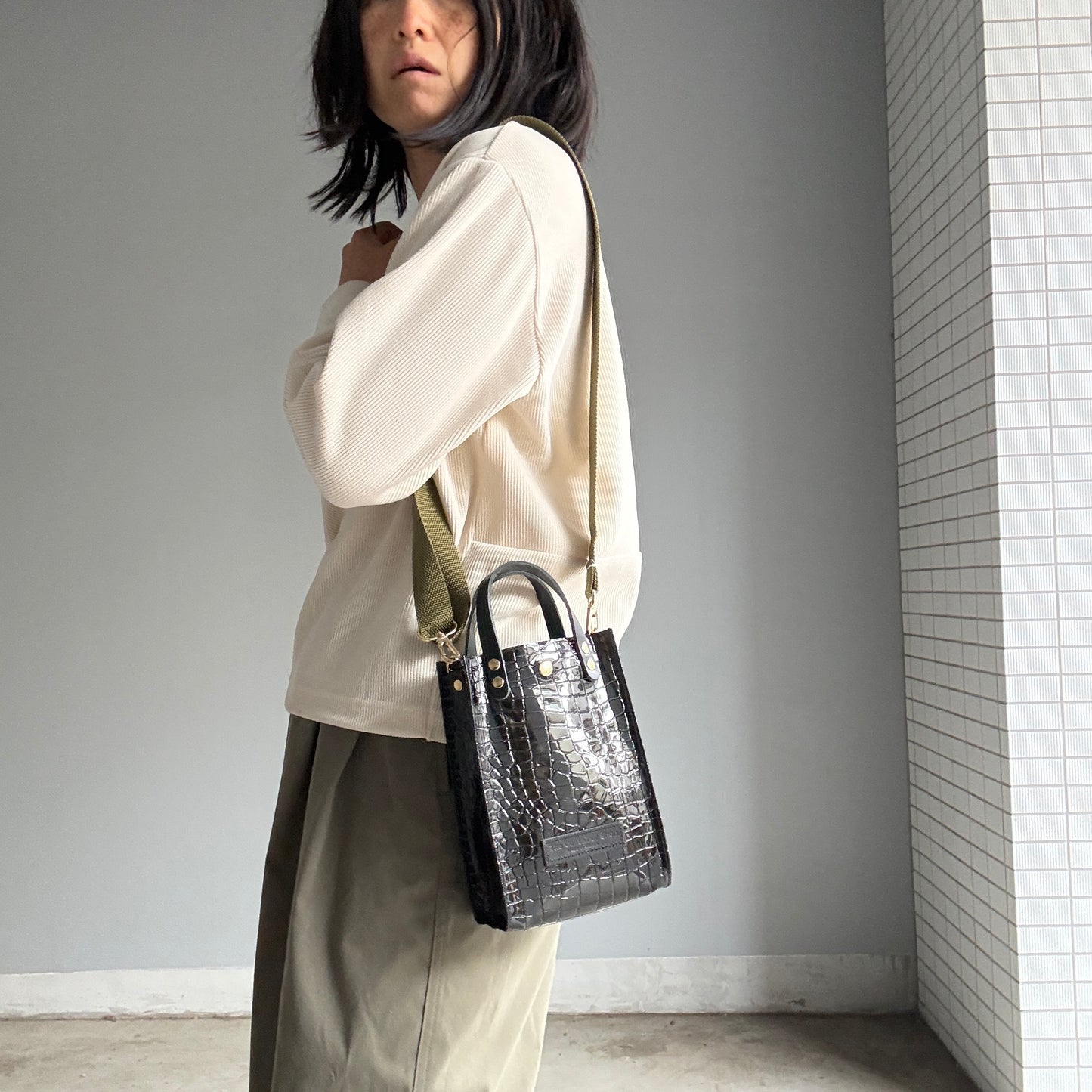 Colored PVC (Leather Handle) Pochette / 🐊 Crocodile Black
