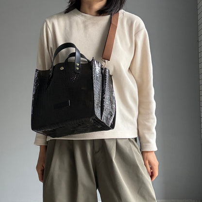 Limited stock) Early June Colored PVC (Leather Handle) Tote M / 🐊Crocodile Black