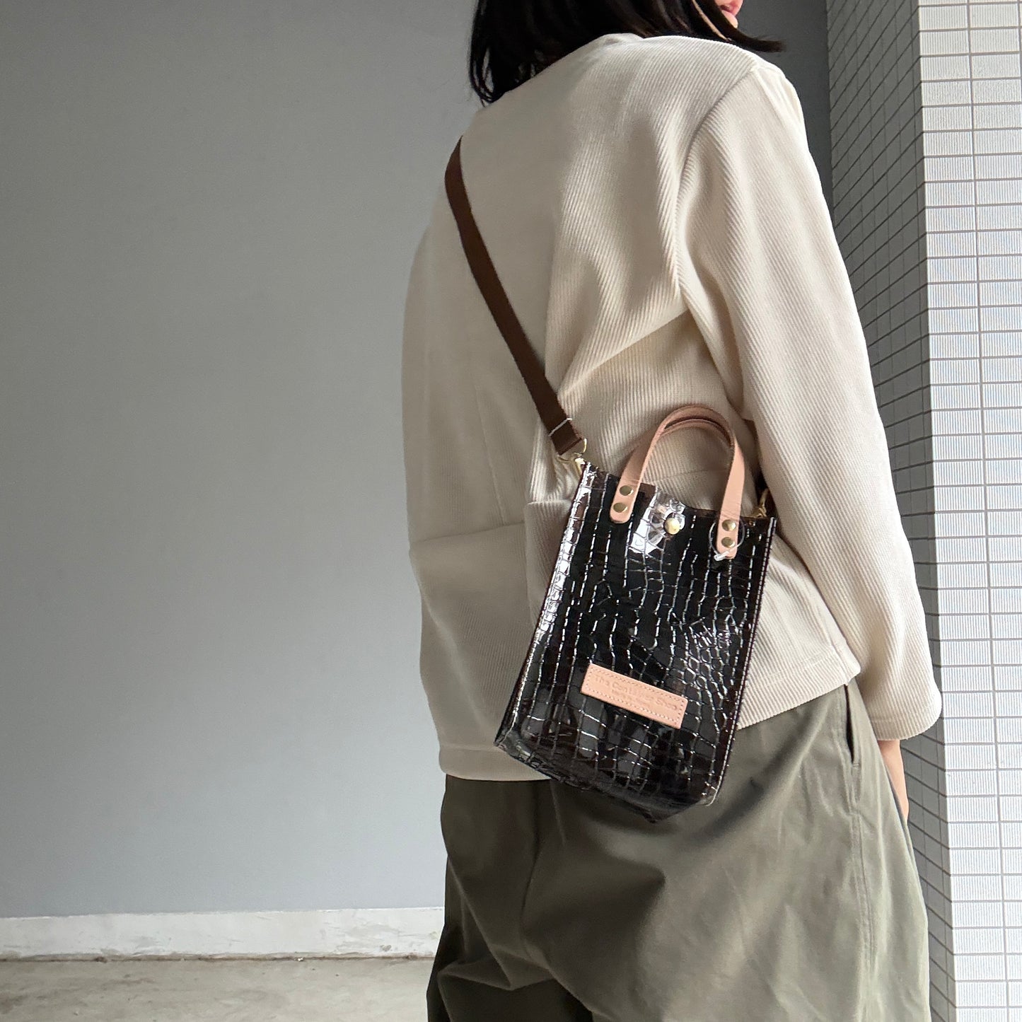 Limited Stock) Colored PVC (Leather Handle) Pochette / 🐊Crocodile Dark Brown