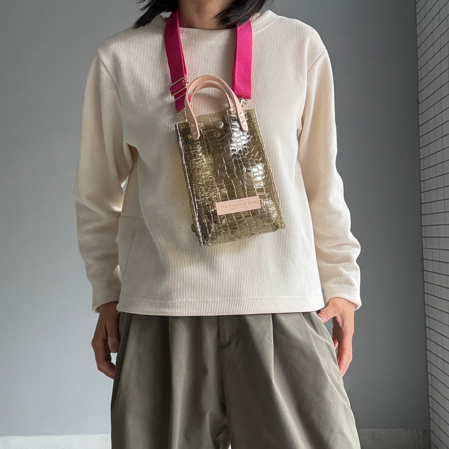 7月上旬発送予約＜新色＞Colored PVC(LeatherHandle)Pochette/🐊Crocodile Kahki Brown