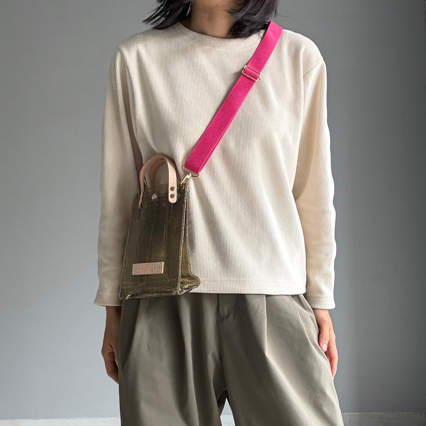 7月上旬発送予約＜新色＞Colored PVC(LeatherHandle)Pochette/🐊Crocodile Kahki Brown